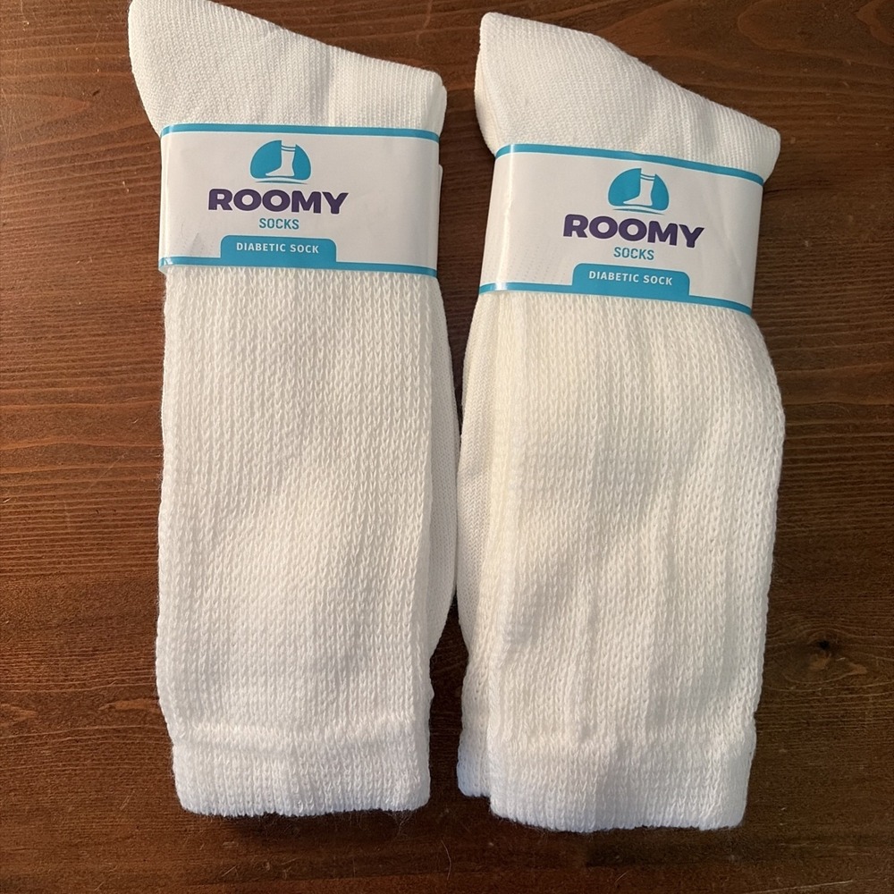Roomy Socks Diabetic Socks *2 Pair* White Crew, Size 10-13 J800L NEW